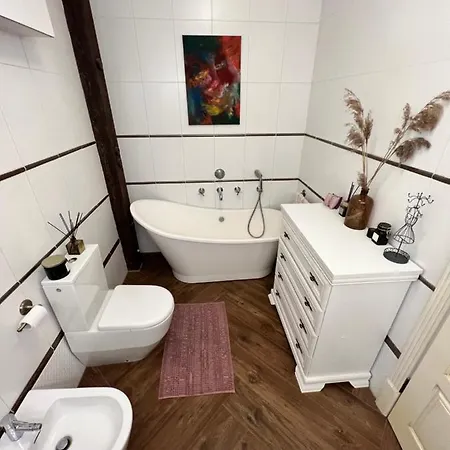Old Town With 2 Bedrooms Apartment *